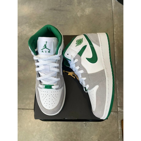 Jordan 1 Mid White Green Grey SZ 4y - Picture 1 of 8